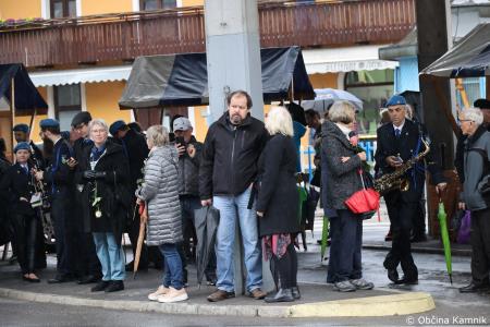 Dobrodošel mamut v Kamniku je dobil svoje mesto bronasti mamut v naravni velikosti, ki stoji v Mamutovem parku (3)